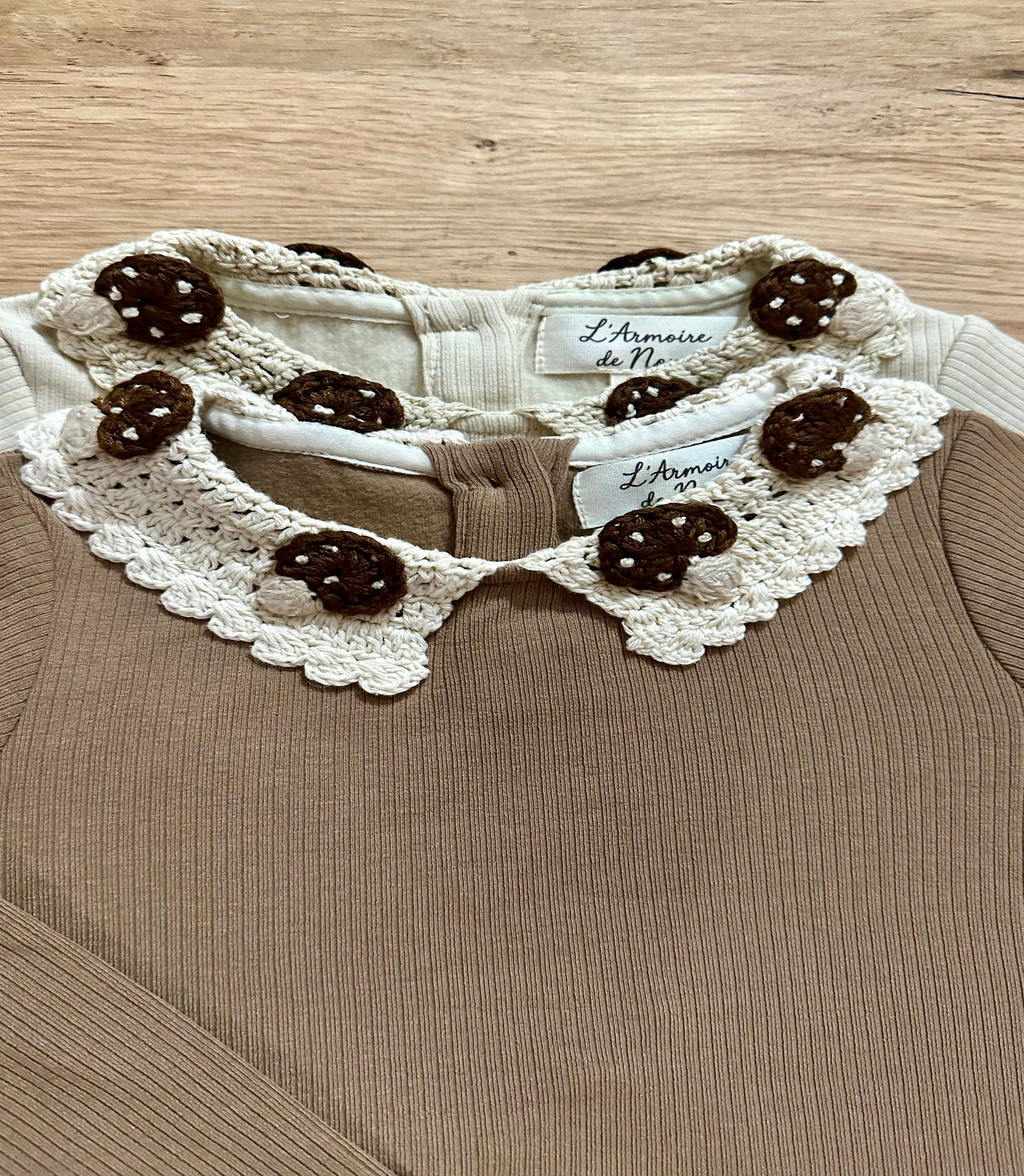 Haut col brodé petit champignon