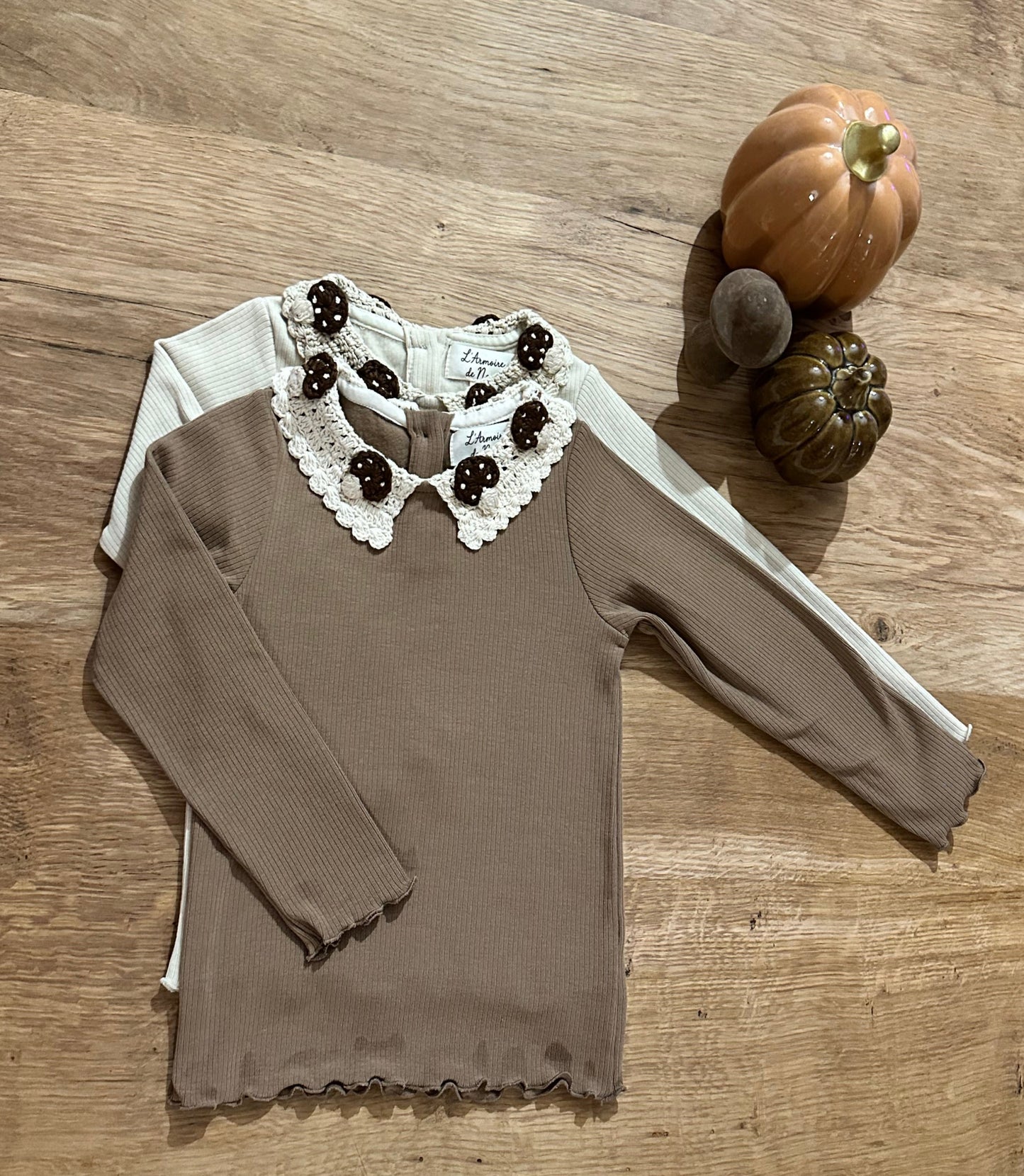 Haut col brodé petit champignon