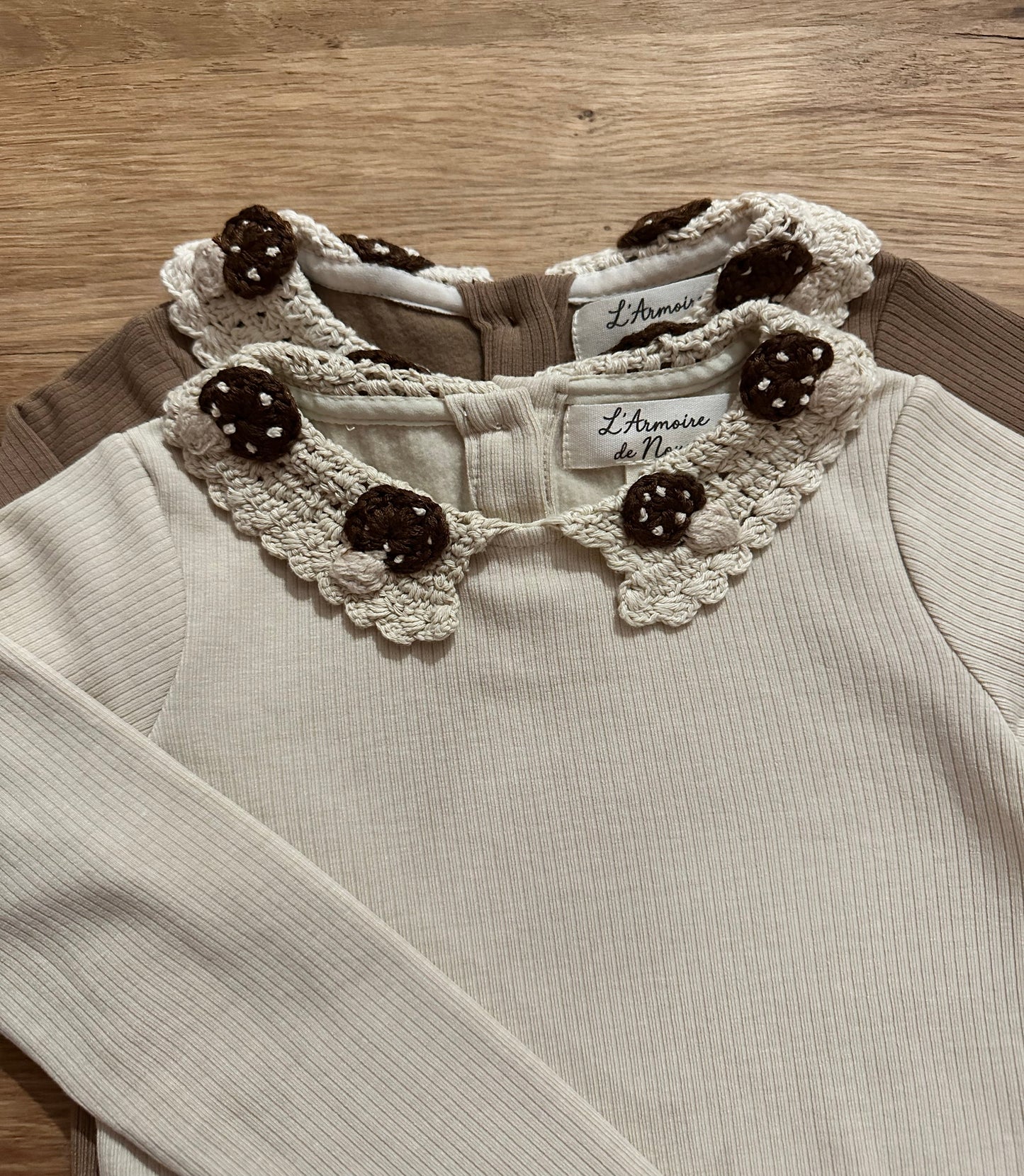 Haut col brodé petit champignon