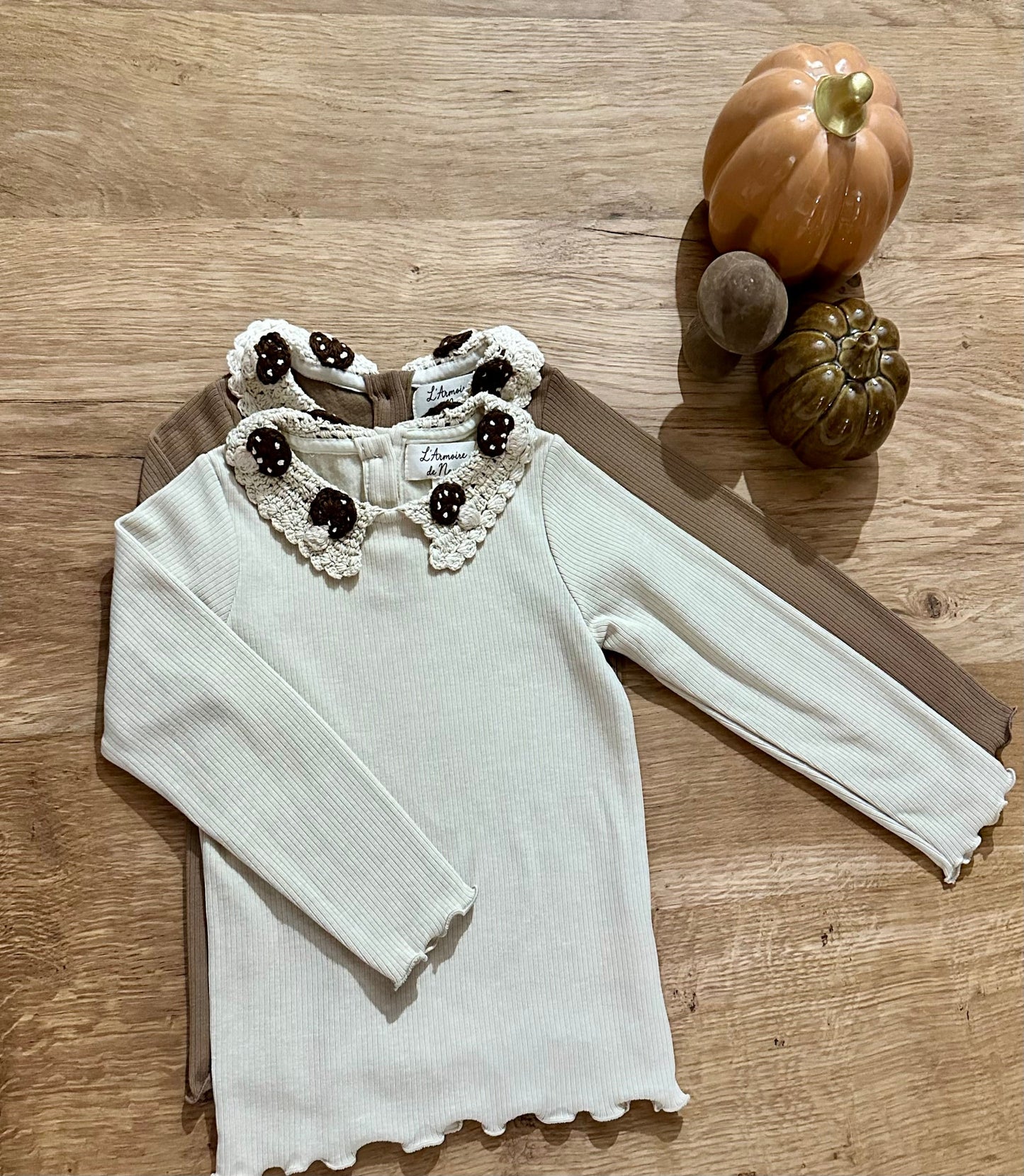 Haut col brodé petit champignon